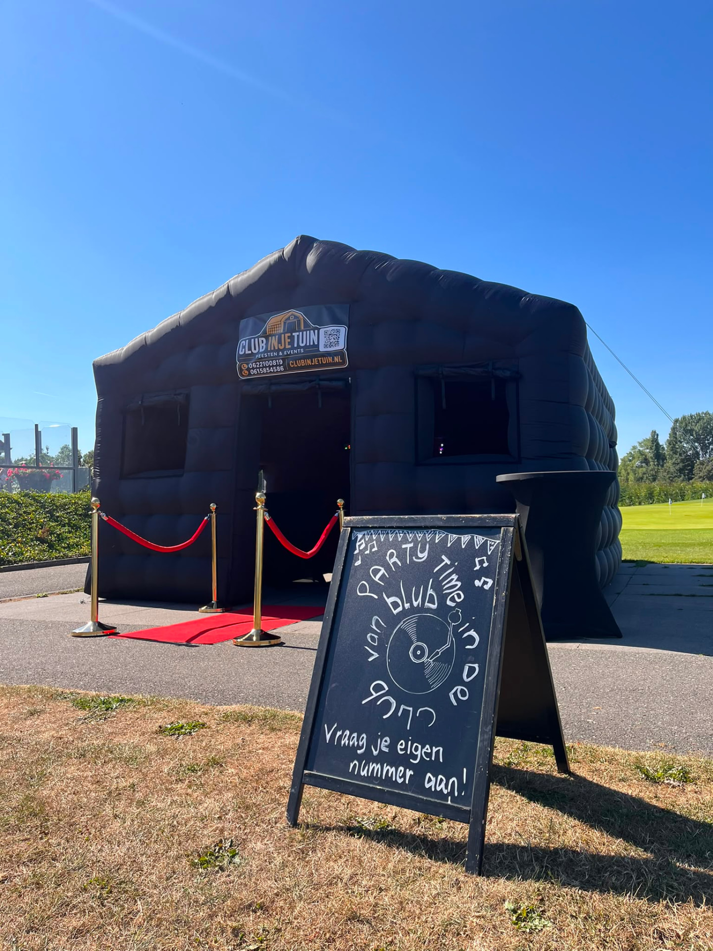 Opblaasbare partytent met krijtbord Party time in de club
